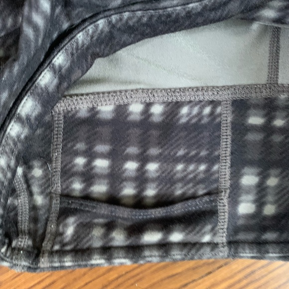 ATHLETA Plaidness Chaturanga™ Capri XXS GUC - Picture 6 of 6